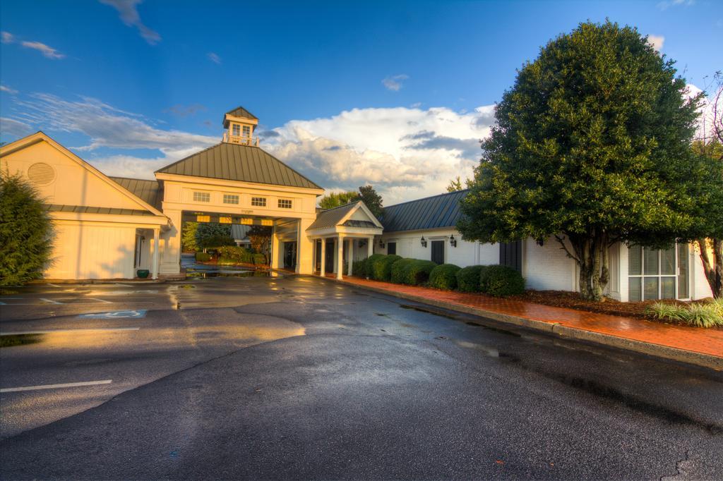 Phoenix Inn Of Greenville Bagian luar foto